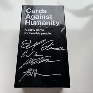 GAME Cards Against Humanity - Signed!